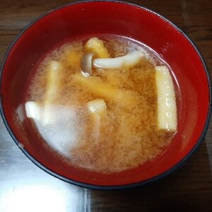 しめじ・絹ごし豆腐・油揚げの味噌汁